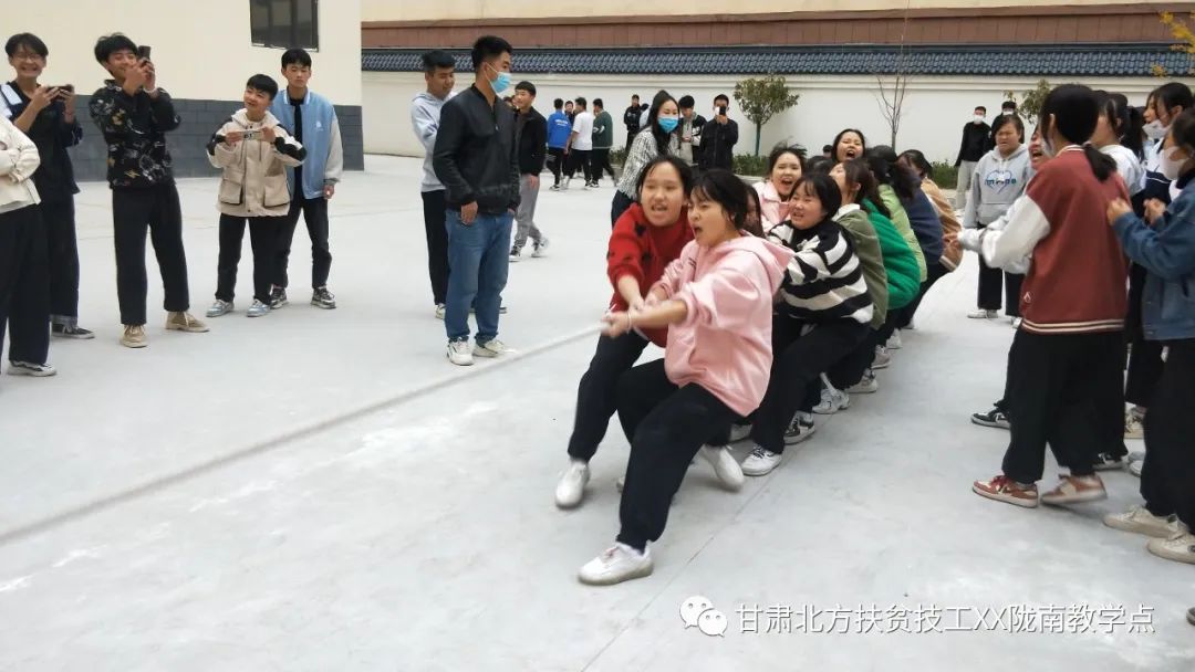 双手紧握同心绳，齐心协力向前程--甘肃北方技工学校陇南校区举行拔河比赛