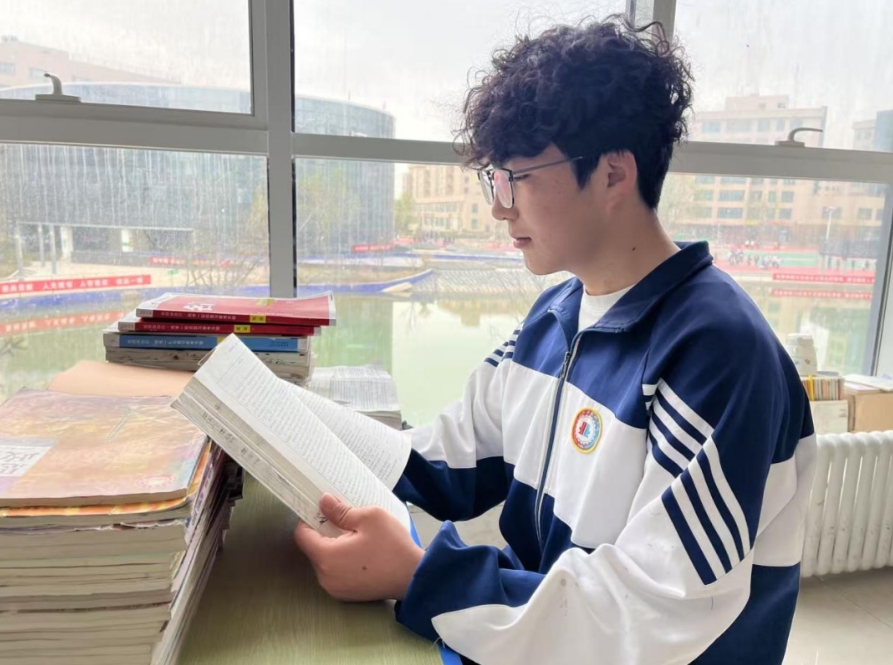 书林漫步 经典共享 | 学生荐书：《昆虫记》